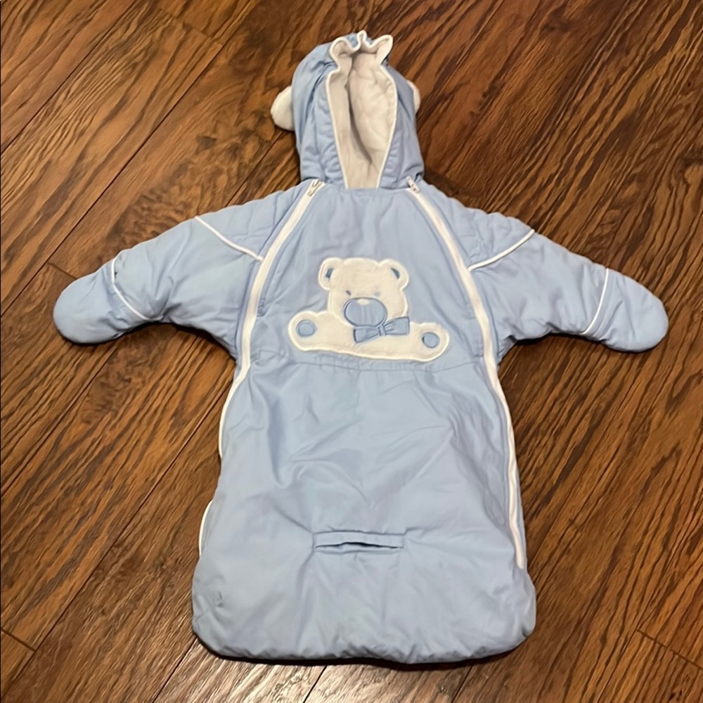 NWOT Blue and White Snow Sack with Teddy Bear Design bunting